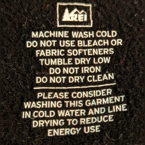 EUC REI black 1/2 zip front left vertical zip pocket with earphone hole pullover - Picture 16 of 16